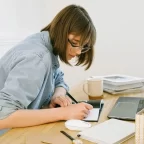 20 Ideias Reais de Renda Extra para Ganhar Dinheiro Rápido Sem Sair de Casa