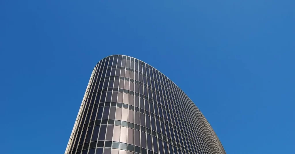 Energia solar por assinatura para Empresas ou instalação própria: como escolher a melhor opção?
