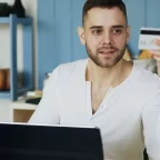 Por que o empréstimo foi negado mesmo com score alto?