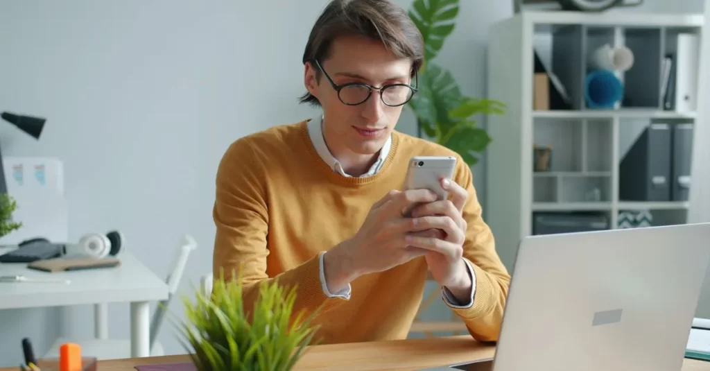 Como gerar indicações de crédito usando grupos e comunidades online